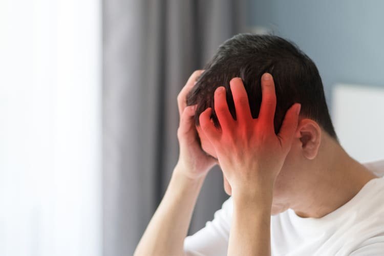 người bị đau nửa đầu migraine